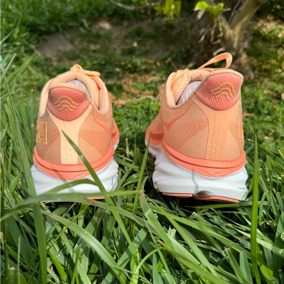 - Hoka Clifton 9 Cantaloupe / White women size 7.5 new with box - Picture 13 of 17